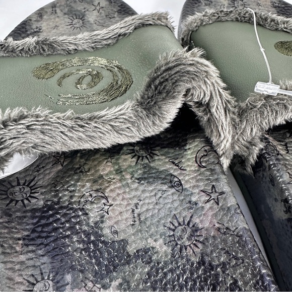 Johnny Was Calmé Space Camo Faux Fur Cozy Slides 7 - Picture 5 of 5